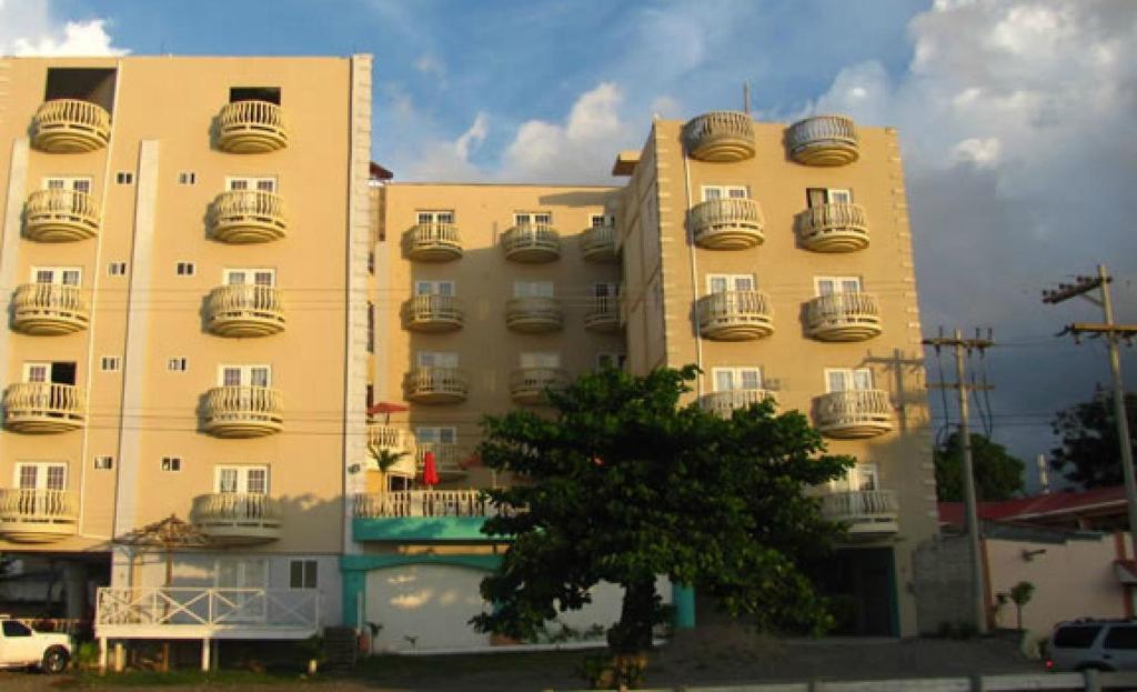 Hotel Art Deco Beach La Ceiba Exterior photo