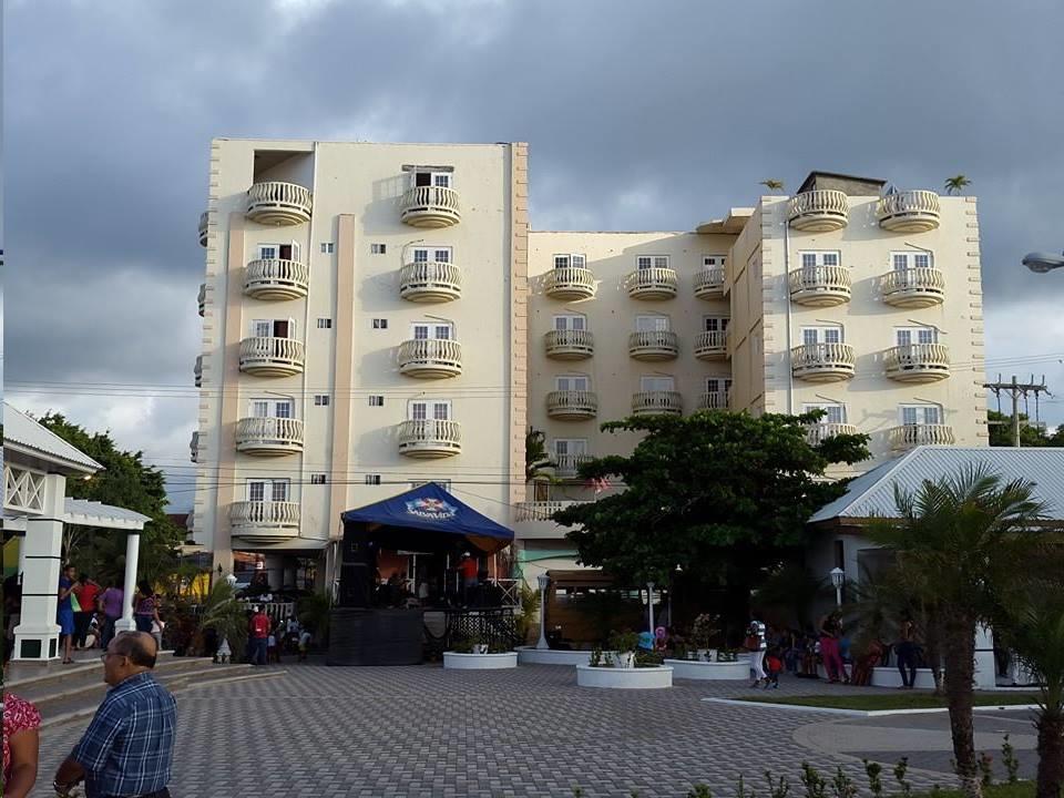 Hotel Art Deco Beach La Ceiba Exterior photo
