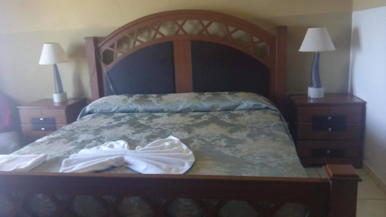 Hotel Art Deco Beach La Ceiba Exterior photo